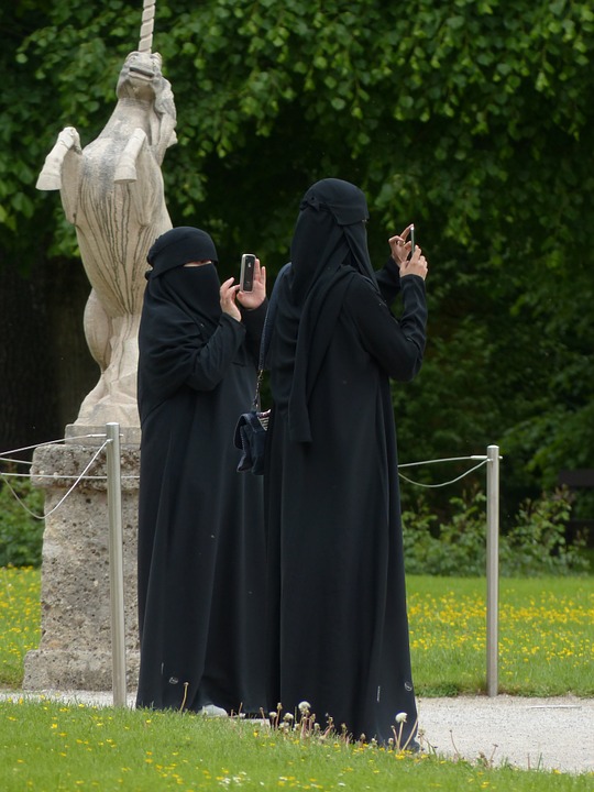 burka-117514_960_720